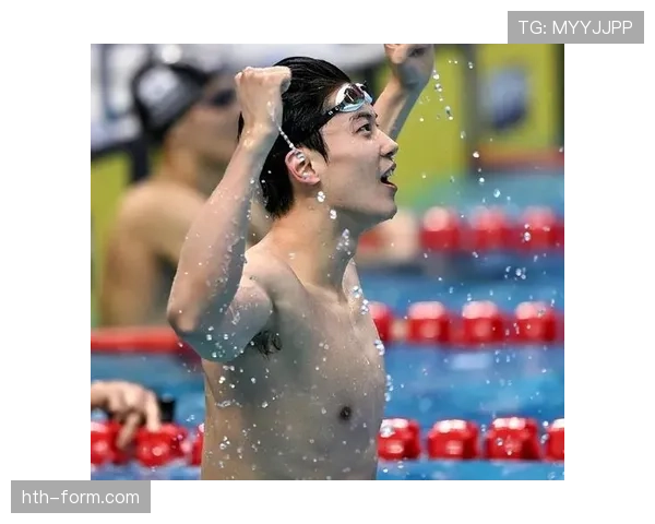 汪顺训练完直接啃鸡腿？这自律人设有点扛不住啊